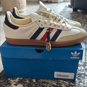Adidas woman 8.5/ men 7 White and Navy Sneakers